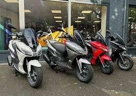 gezocht!!! aprillia sxr 70/80cc, Fietsen en Brommers, Ophalen, Overige modellen, Maximaal 45 km/u, Zo goed als nieuw