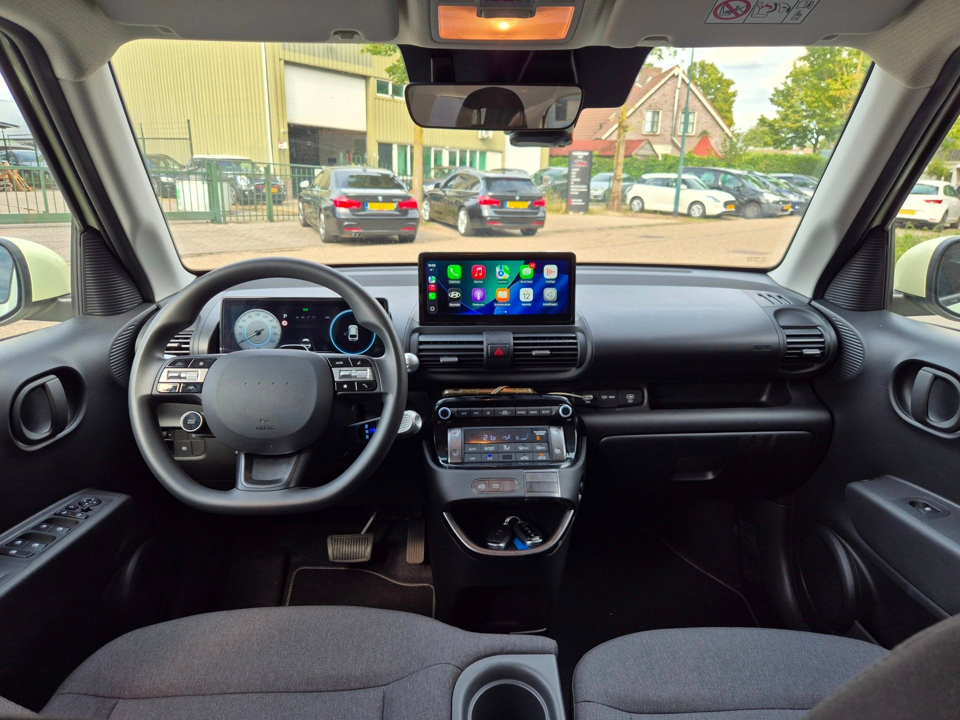 Hyundai INSTER E-Motion 42 kWh NAP NL CarPlay LED Z.G.A.N E-, Auto's, Dealer onderhouden, Stof, Zwart, Parkeersensor