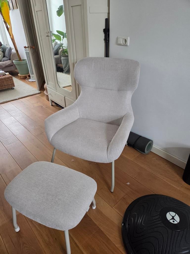 Kave Home Bellina Fauteuil met Hocker, Huis en Inrichting, Fauteuils, 75 tot 100 cm, Ophalen of Verzenden, Zo goed als nieuw, Stof