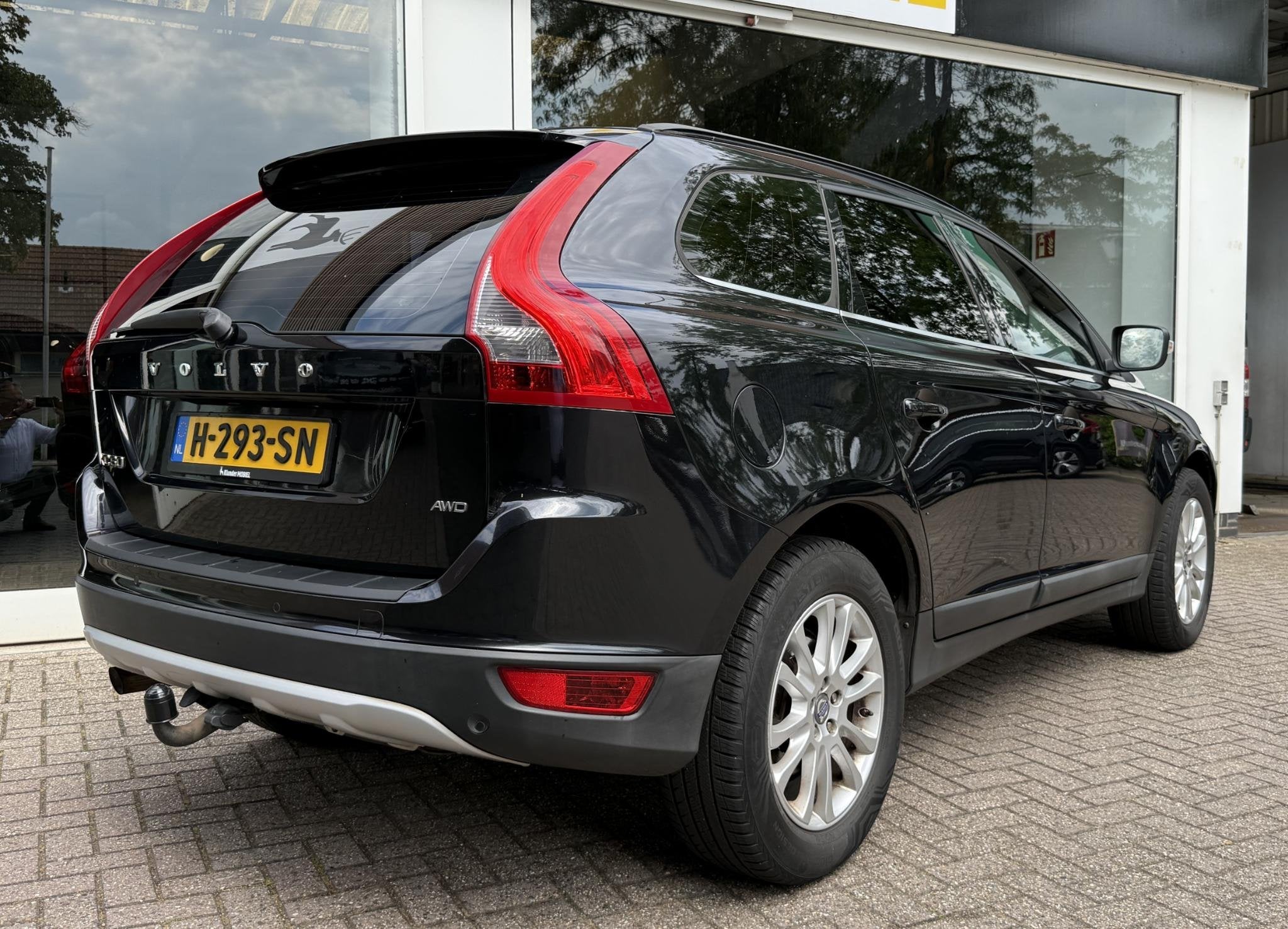 Volvo XC60 2.4 D5 AWD Summum Aut. |PDC v+a|Memory|Trekhaak|, Auto's, Volvo, Automaat, 1716 kg, Gebruikt, Zwart