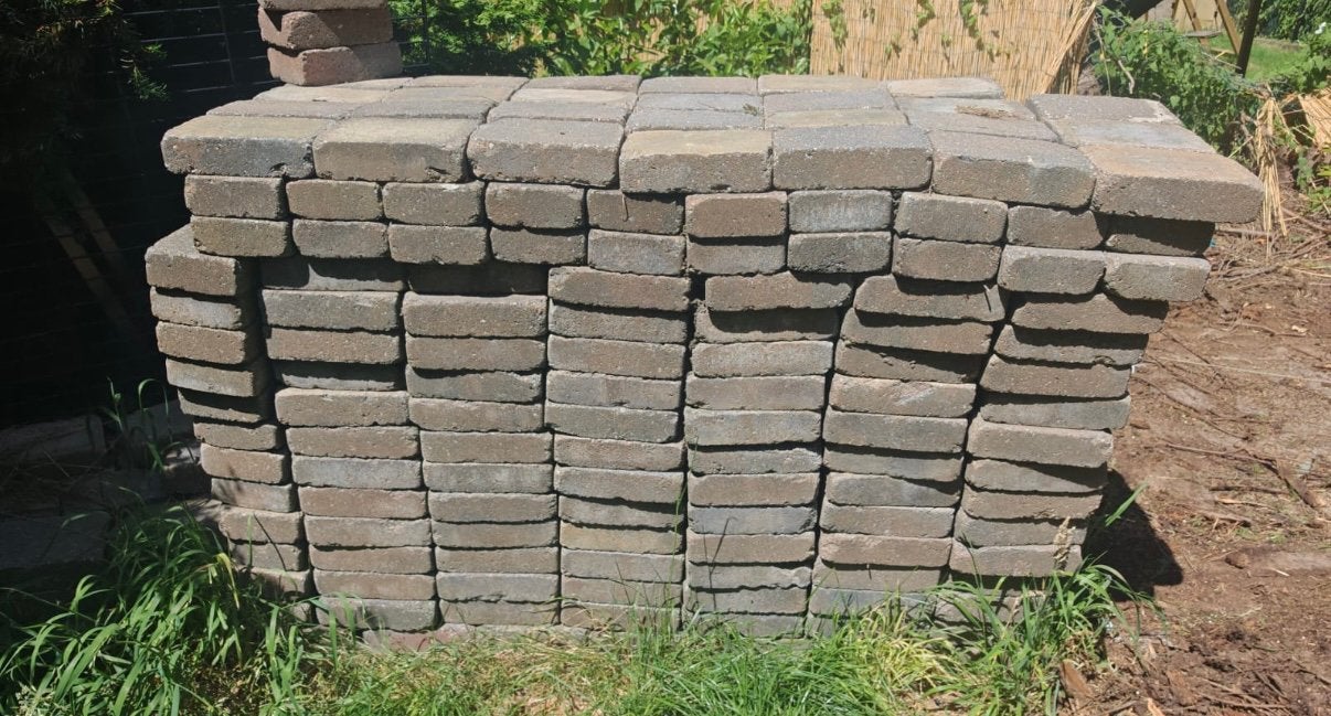 Gratis tuintegels!, Ophalen, Zo goed als nieuw, Beton, Klinkers