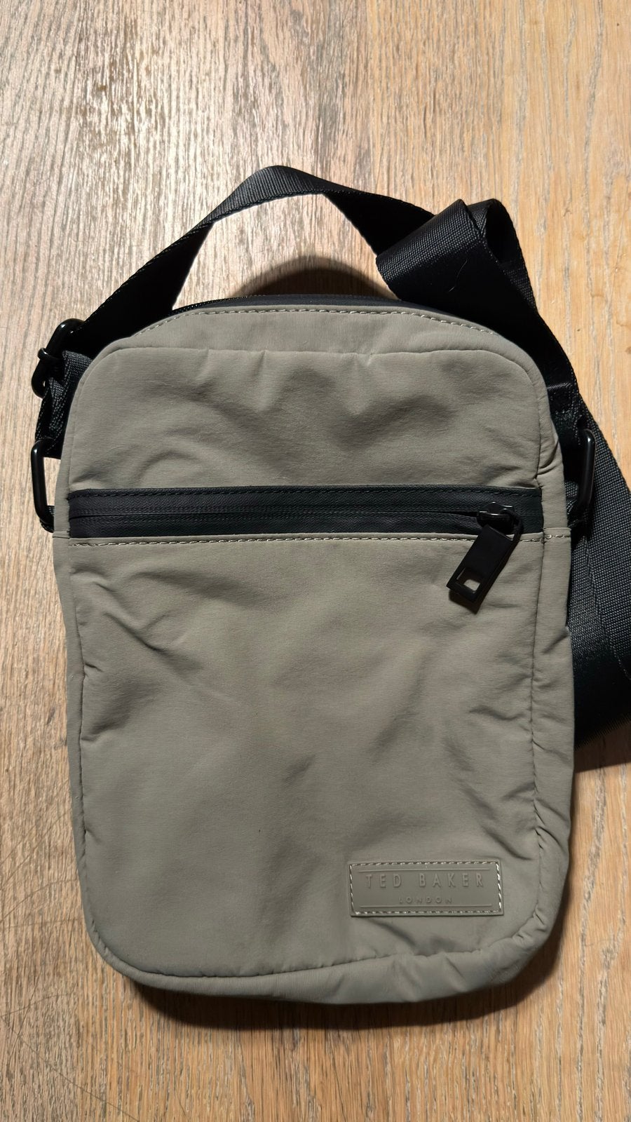 Ted Baker London Schoudertasje - Nieuw - Zo goed als nieuw, Ophalen of Verzenden, Zo goed als nieuw, Grijs, Schoudertasje