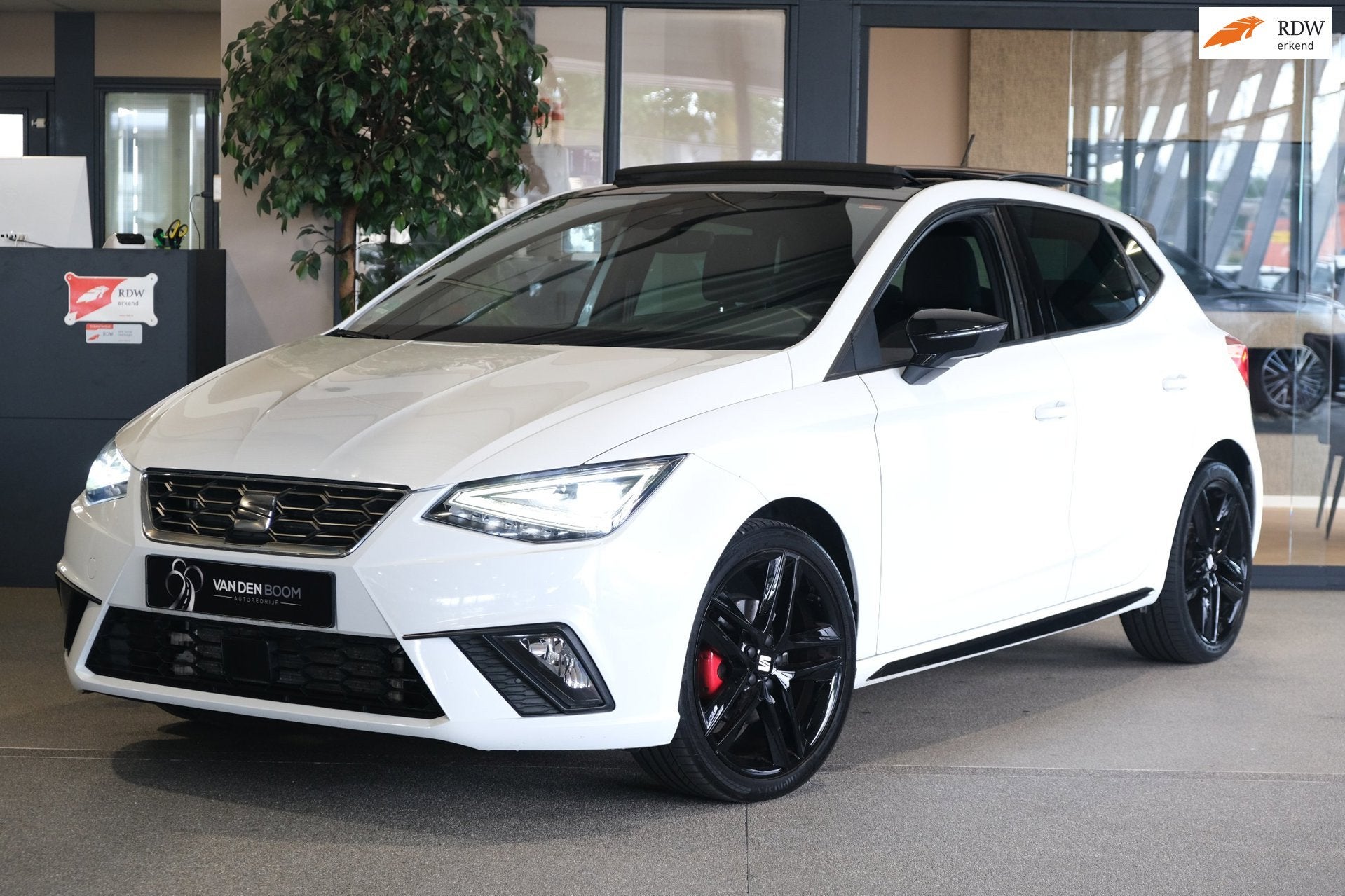Seat Ibiza 1.5TSI FR DSG 150PK Facelift Pro Black Edition Pa, Auto's, Seat, Stof, 4 cilinders, 150 pk, Origineel Nederlands