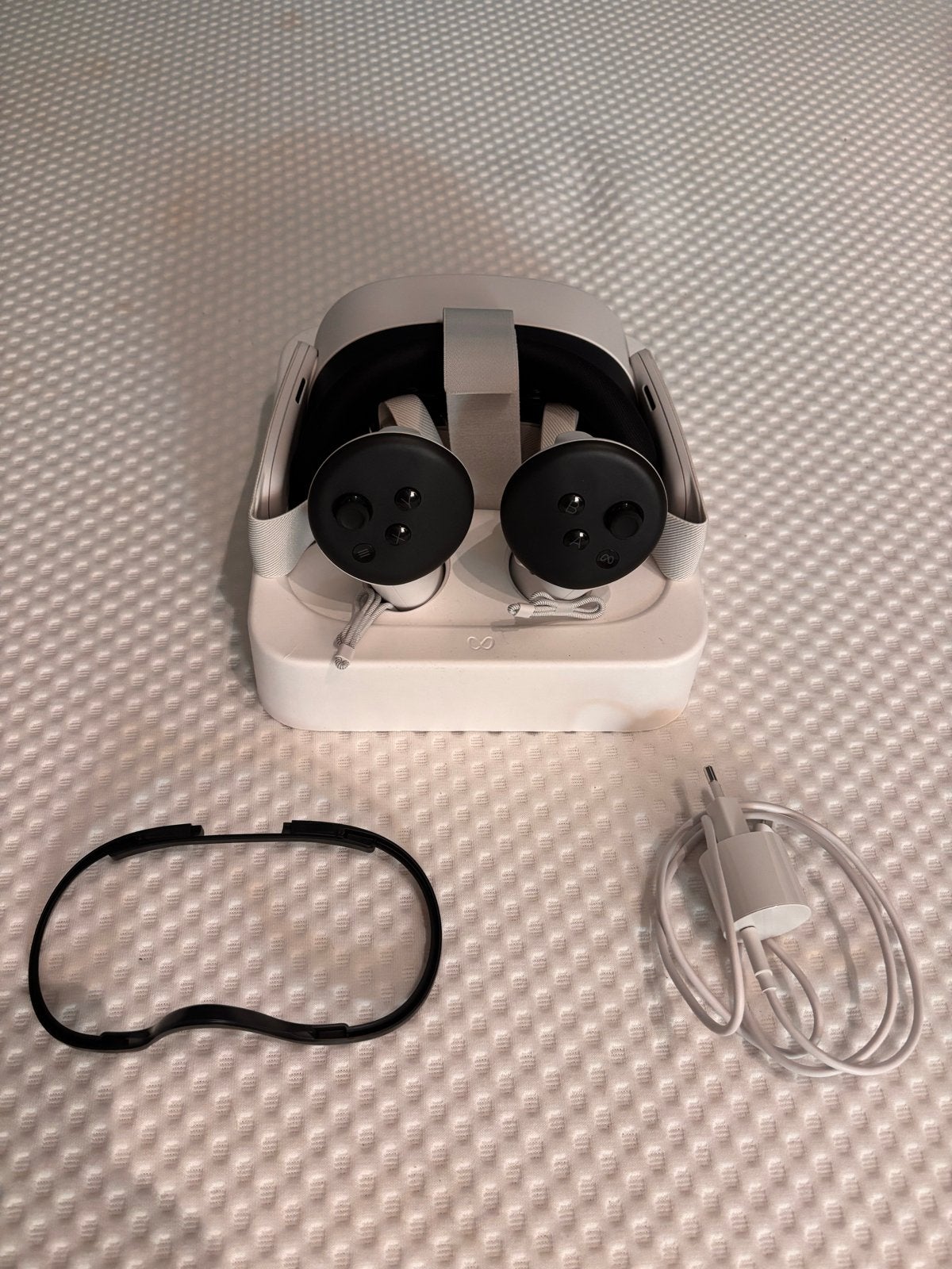 Meta Quest 3S 128GB VR-bril met controllers en accessoires, Ophalen of Verzenden, Zo goed als nieuw, VR-bril, Overige platformen