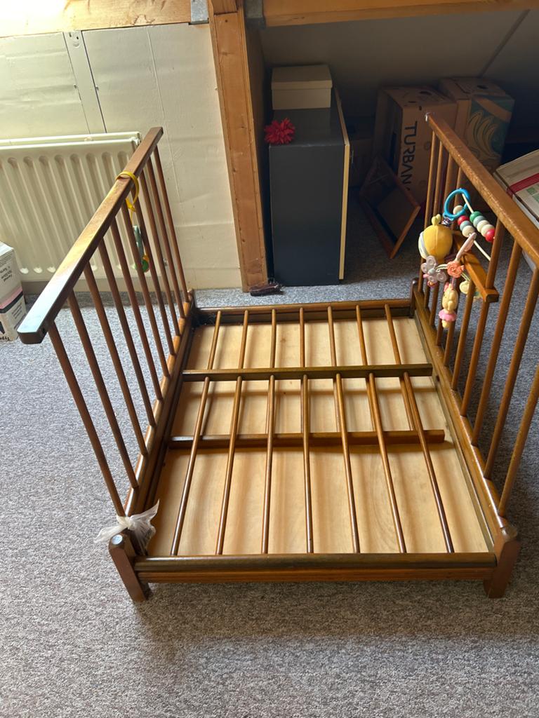 Houten Box, Kinderen en Baby's, Babywiegjes en Ledikanten, Ophalen of Verzenden, Gebruikt, Ledikant