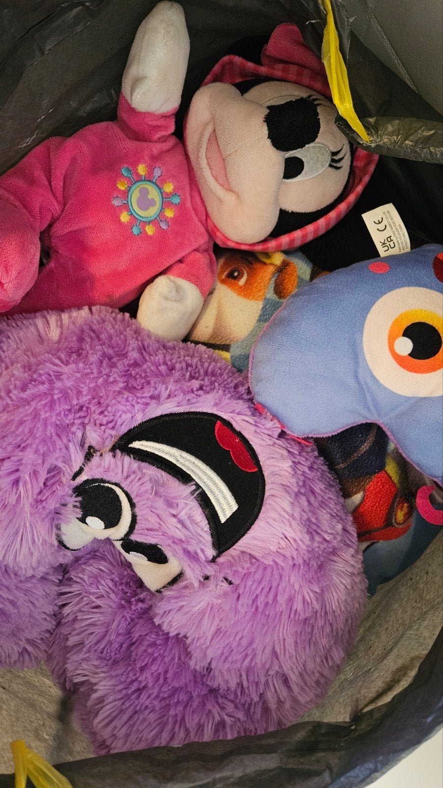 GRATIS Twee vuilniszakken vol  knuffels, kussentj + 2 onsies, Ophalen of Verzenden