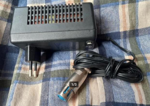 Lader elektrische fiets of step 41v 2Amp 3-polig., Ophalen, Zo goed als nieuw