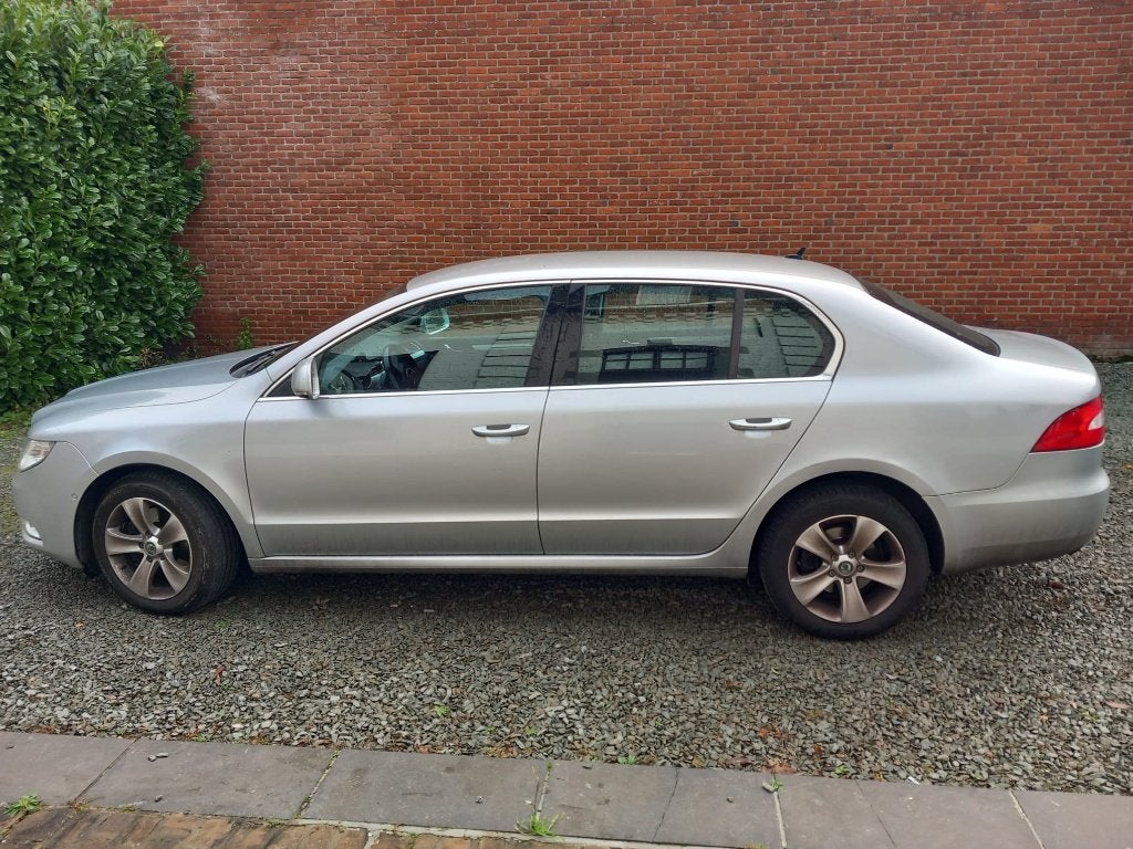 Skoda Superb 1.8 TSI 118KW 2010 Grijs, Auto's, Voorwielaandrijving, 4 cilinders, 700 kg, 160 pk