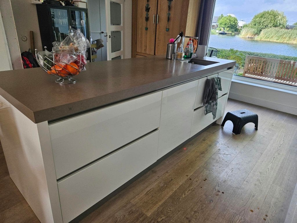 Strakke Moderne keuken incl. Siemens apparatuur+GEDEMONTEERD, Greeploos, Wit, Overige typen, Ophalen of Verzenden