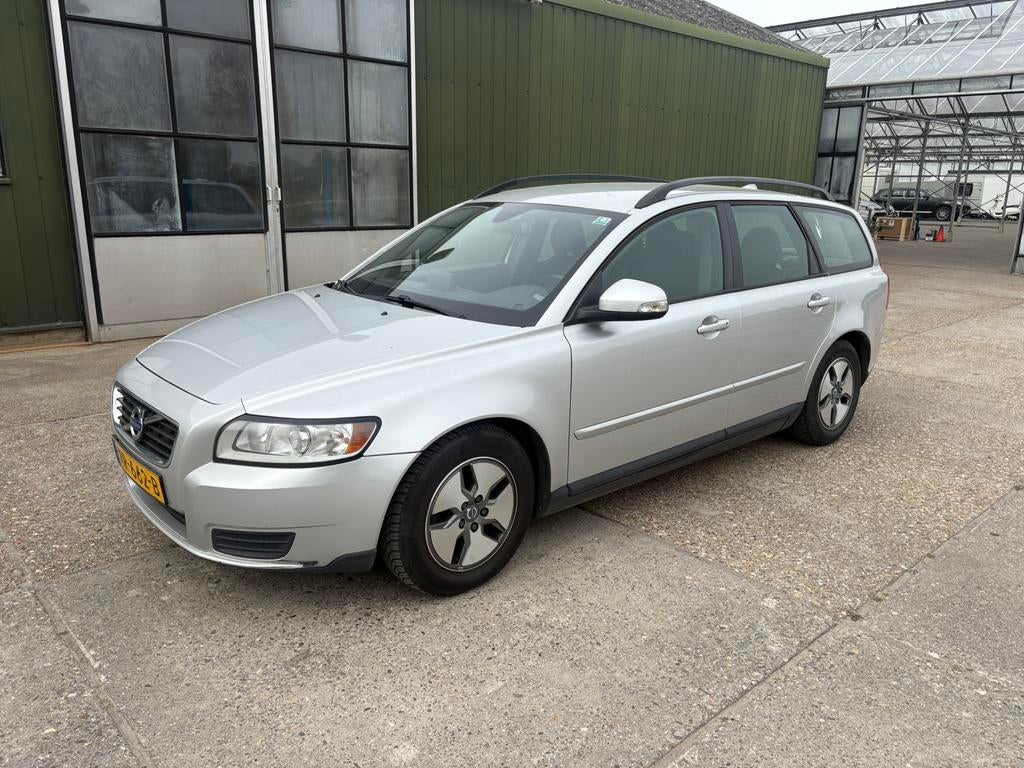 Volvo V50 1.6 D 2010, Auto's, Volvo, Bedrijf, V50, Diesel, A, Stationwagon, Handgeschakeld, Geïmporteerd, Zilver of Grijs, Voorwielaandrijving