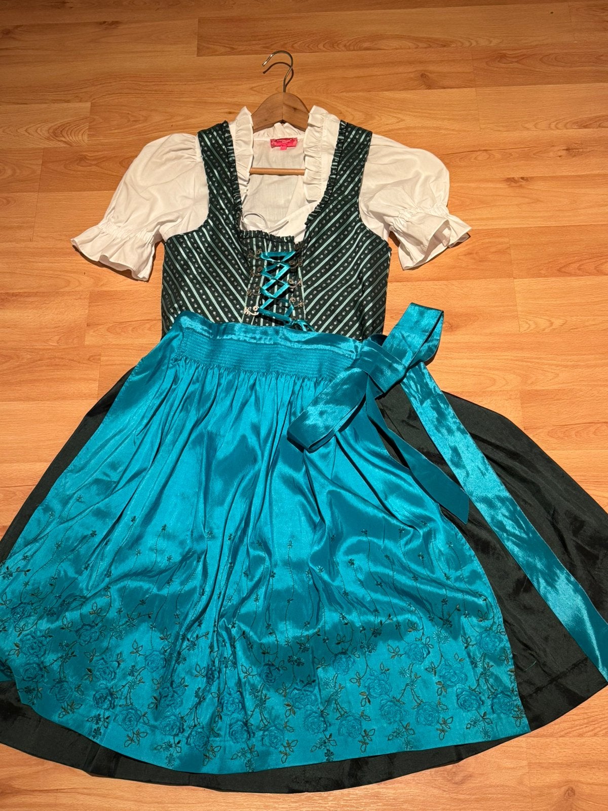 Dirndl blauw-groen maat 38/40 incl witte bloesje, Kleding | Dames, Carnavalskleding en Feestkleding, Ophalen of Verzenden, Zo goed als nieuw
