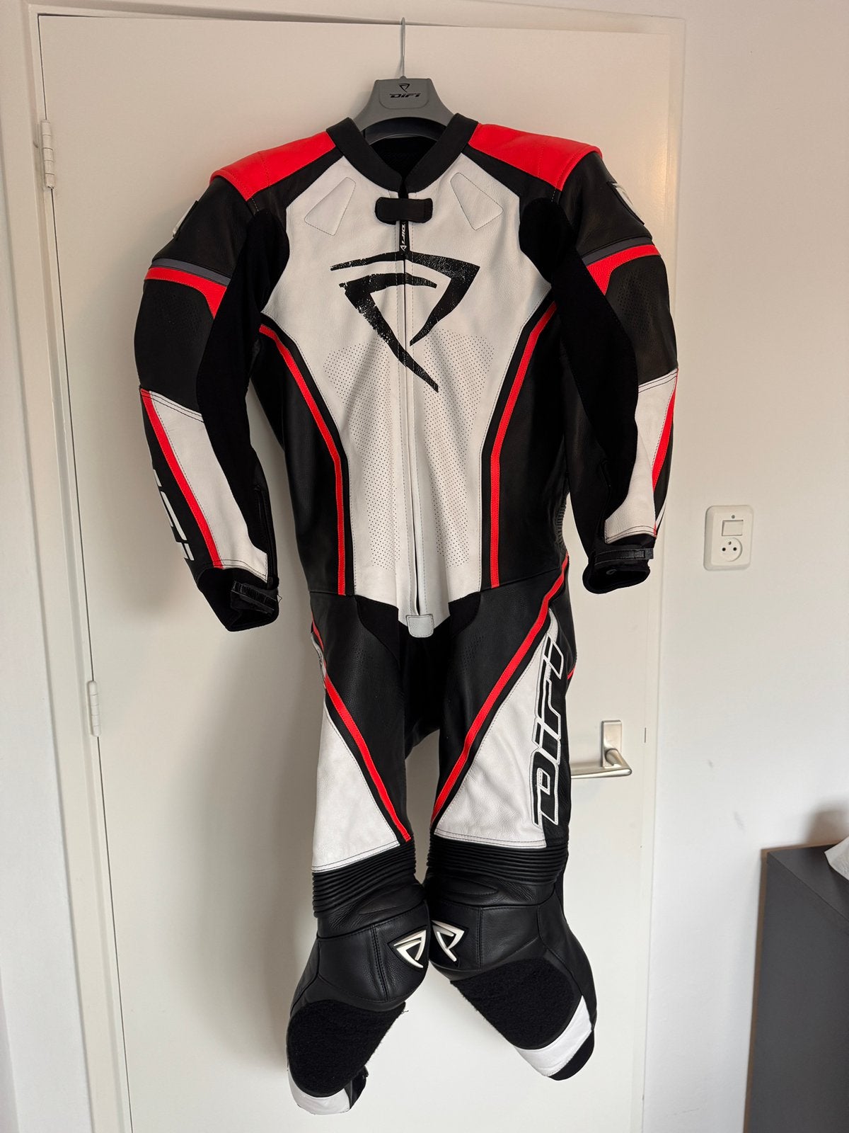 DIFI eendelig leren motorpak maat 50 geperforeerd. Z.G.A.N., Motoren, Kleding | Motorkleding, Ophalen, Heren, Difi, Nieuw zonder kaartje