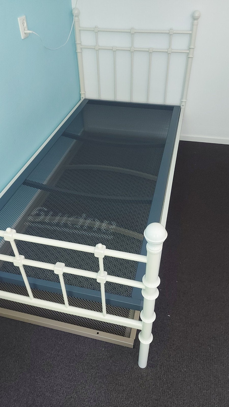 Wit stalen eenpersoonsbed 200x90cm met springbodem, Huis en Inrichting, Slaapkamer | Bedden, Ophalen, Gebruikt, 90 cm, Eenpersoons