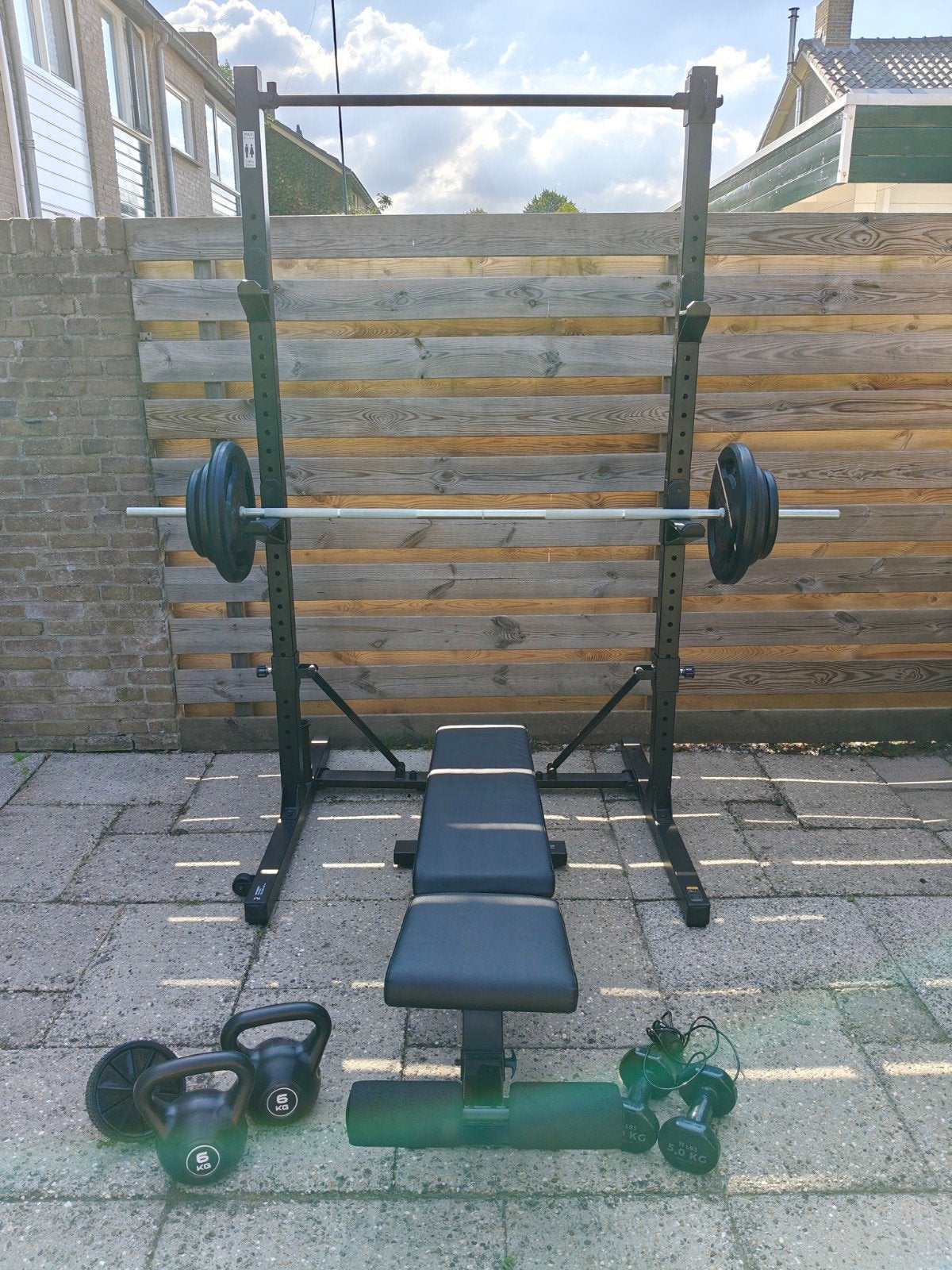 Complete homegymset - Squat rack, bankje en 80 kg halterset, Ophalen, ., Zo goed als nieuw, .