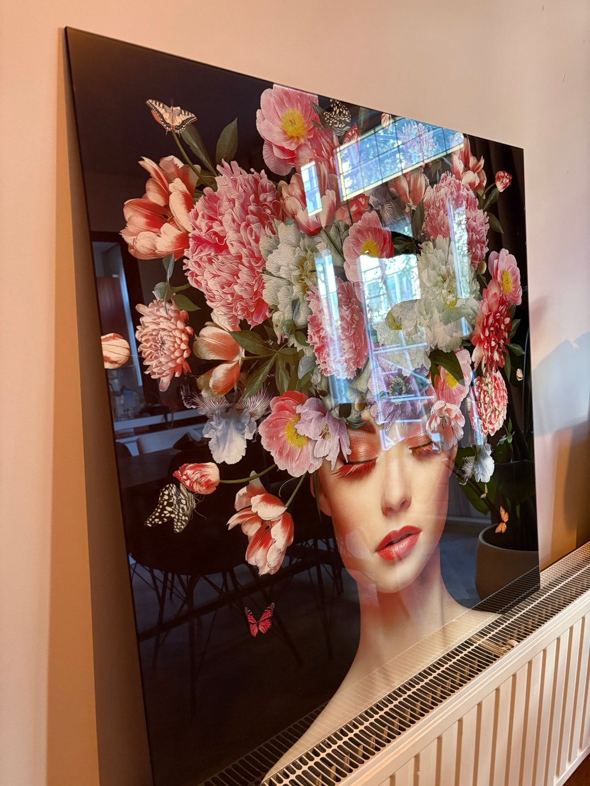 Vierkant glazen schilderij 80x80 cm met bloemen en vrouw, Ophalen, Glas, Achter glas, Bloemen