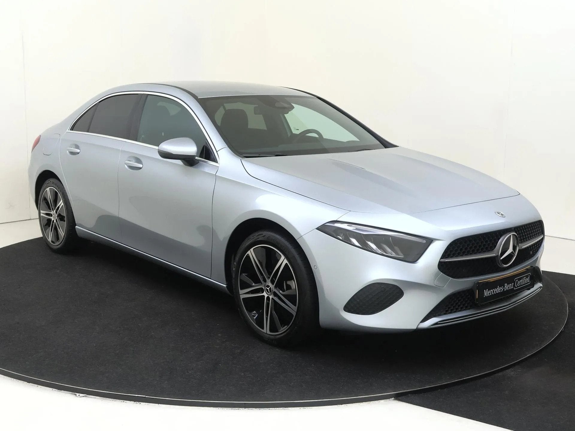 Mercedes-Benz A-Klasse 250 e Luxury Line (bj 2024), Gebruikt, Stoelverwarming, Bedrijf, Hybride Elektrisch/Benzine