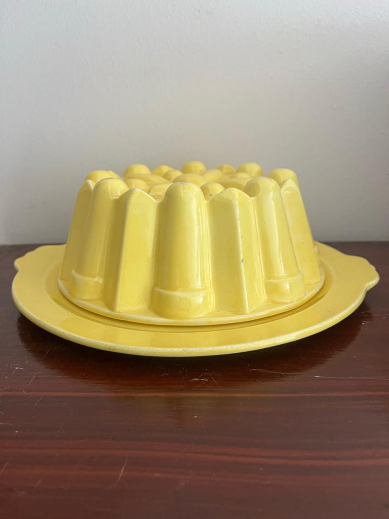 Vintage Gele Puddingvorm met Onderbord - Keramiek, Ophalen of Verzenden