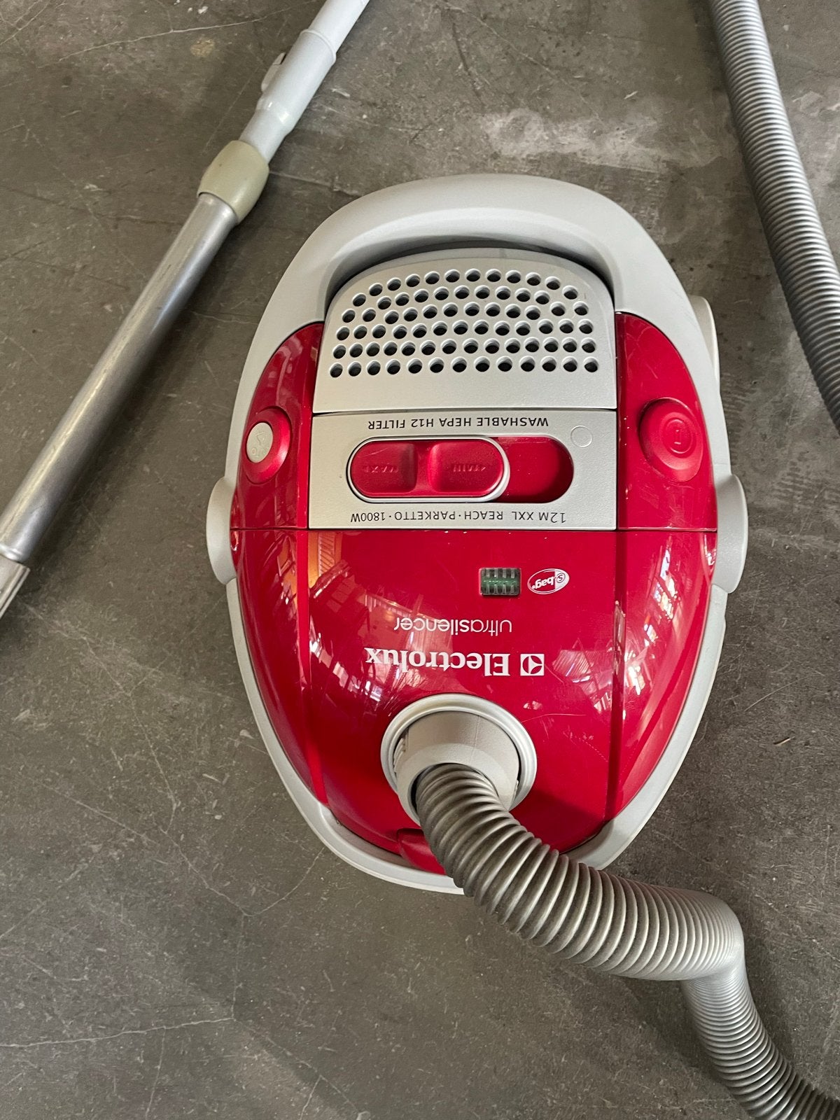 Electrolux UltraSilencer stofzuiger - Rood, Witgoed en Apparatuur, Gebruikt, Sledestofzuiger, Stille werking, Ophalen