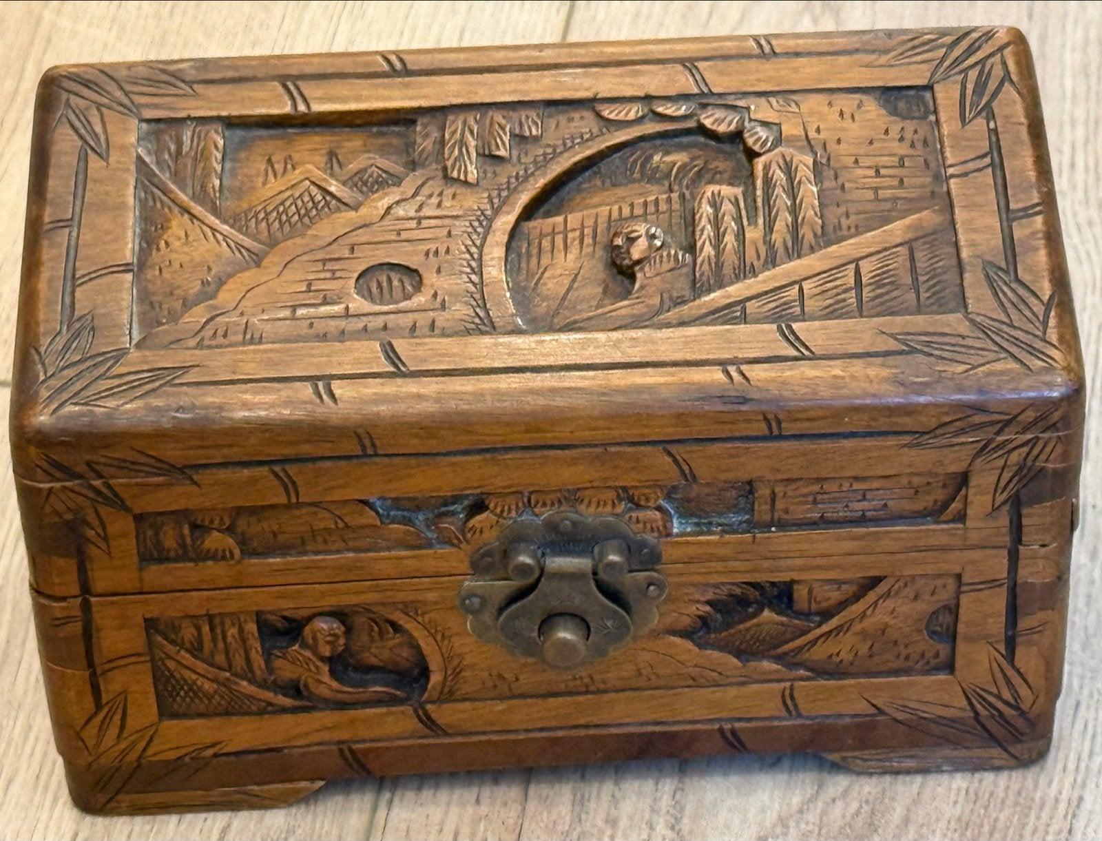 Antiek houten Kampfer kistje met houtsnijwerk, Ophalen of Verzenden