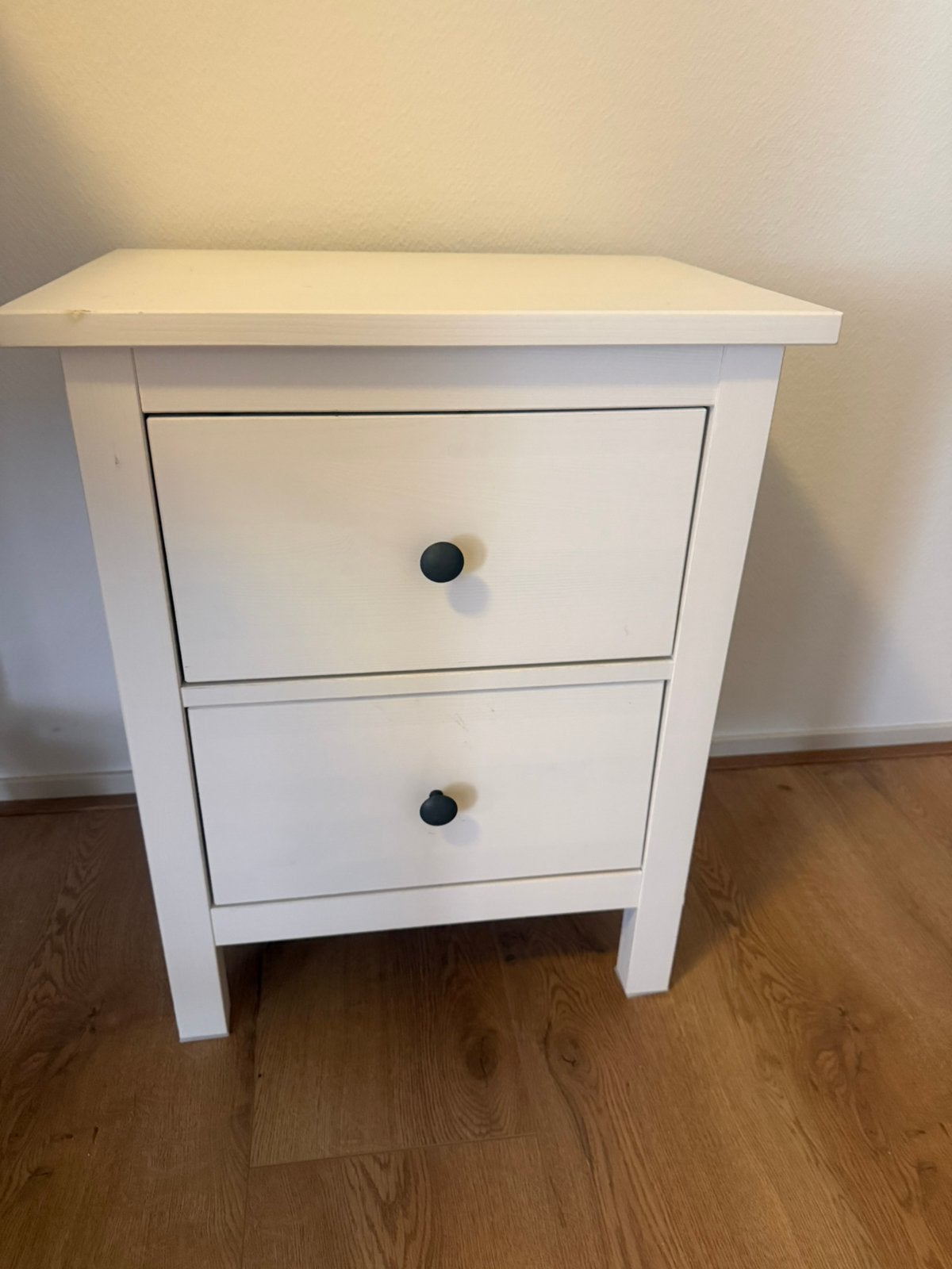 Ikea Hemnes nachtkastje, Ophalen, Zo goed als nieuw, 65 cm of meer