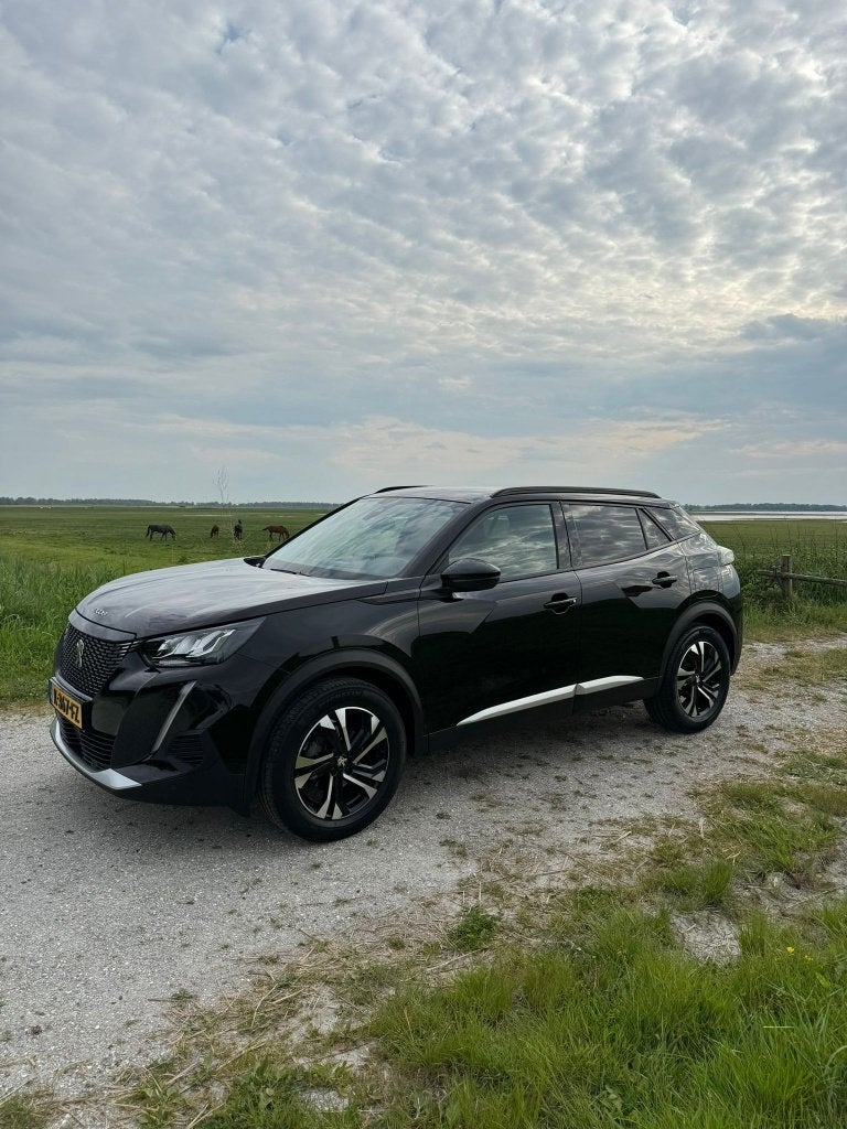 Peugeot 2008 (Allure) 1.2 Puretech 2020 Zwart, Auto's, Dealer onderhouden, Zwart, 1199 cc, Zwart