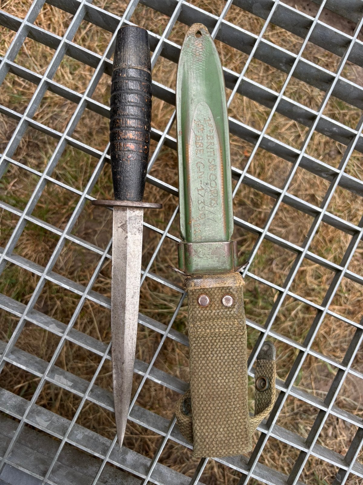 Ww2 F&S commando mes met opschrift, Ophalen of Verzenden, Engeland, Mes of Dolk