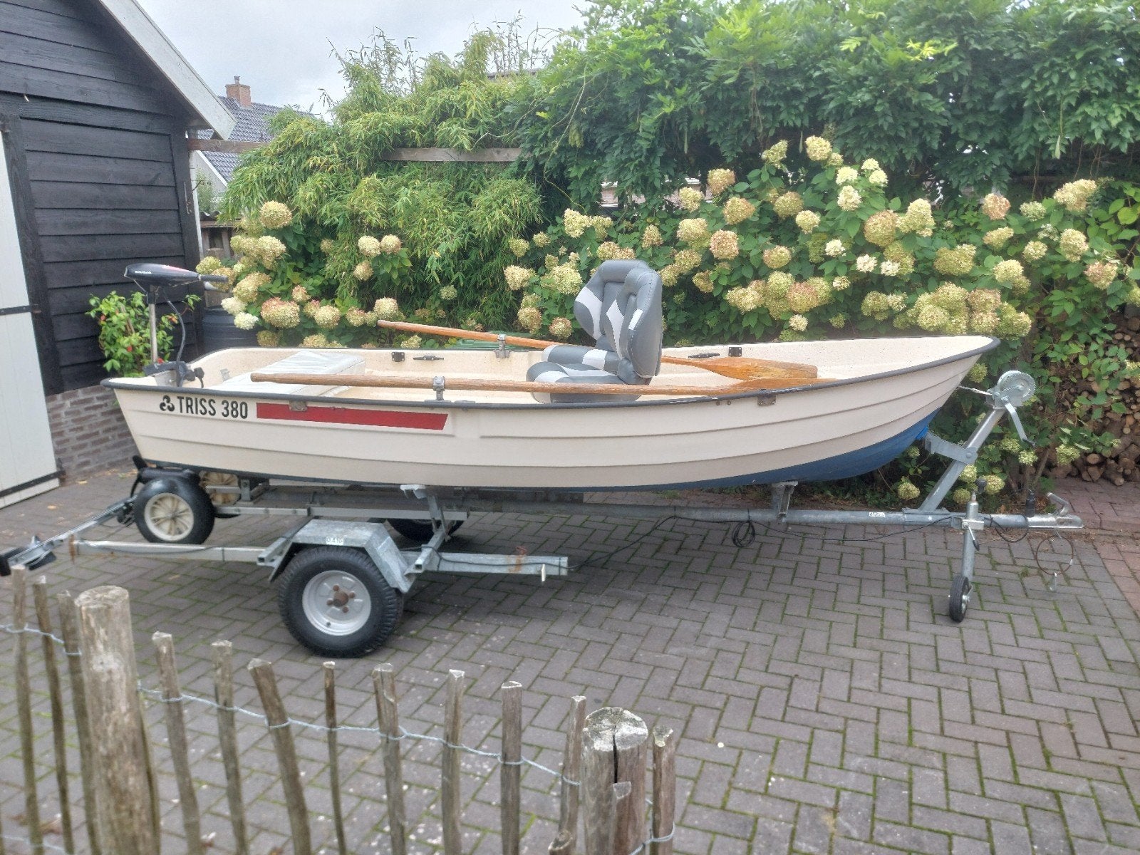 Triss 380 roeiboot met MotorGuide elektromotor en trailer, Watersport en Boten, Ophalen, Gebruikt
