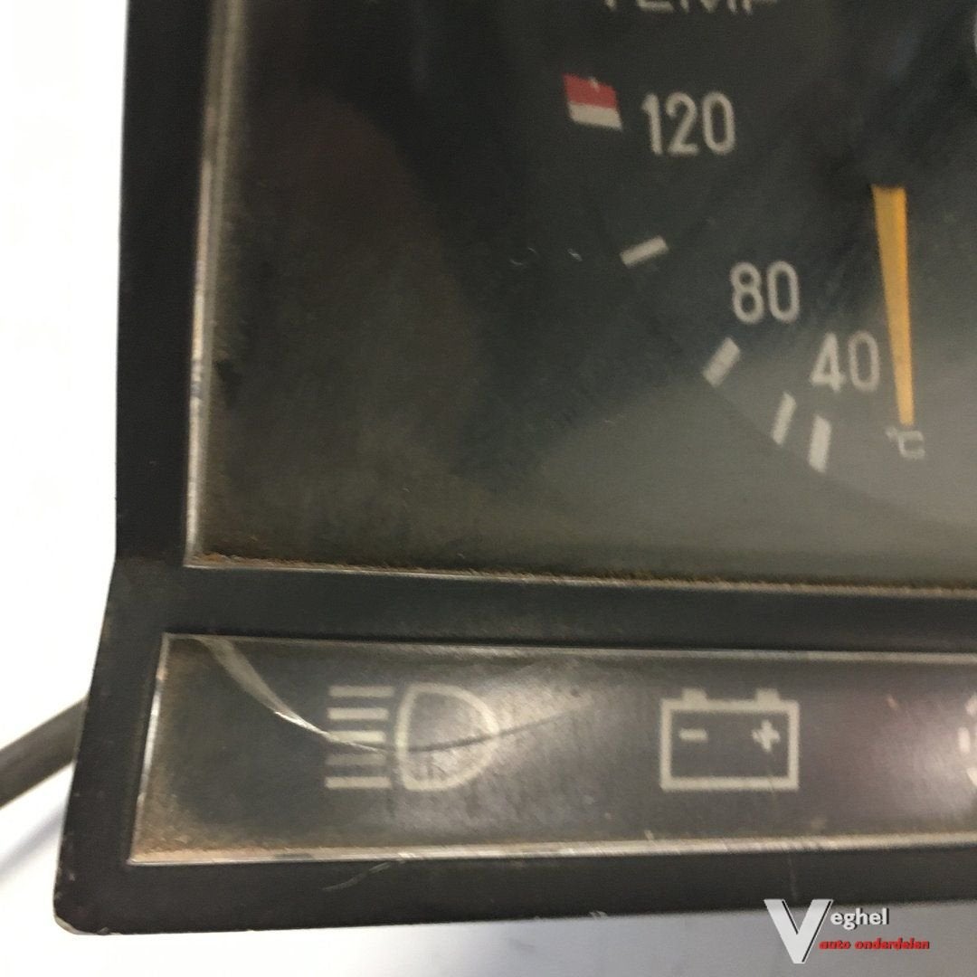 Mercedes W123   Km Tellerklok 123 542 0201  ( scheurtje onde, Auto-onderdelen, Dashboard en Schakelaars, Gebruikt, -, -, Ophalen of Verzenden