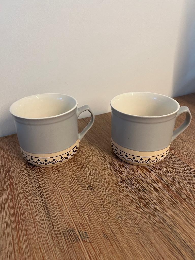 2 soepkommen grijs met print, Ophalen of Verzenden, Zo goed als nieuw, Kom(men), Overige stijlen