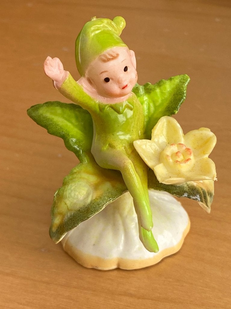 Vintage pixie Elfje beeldje zit op bloem, Ophalen of Verzenden, Zo goed als nieuw, Fantasy