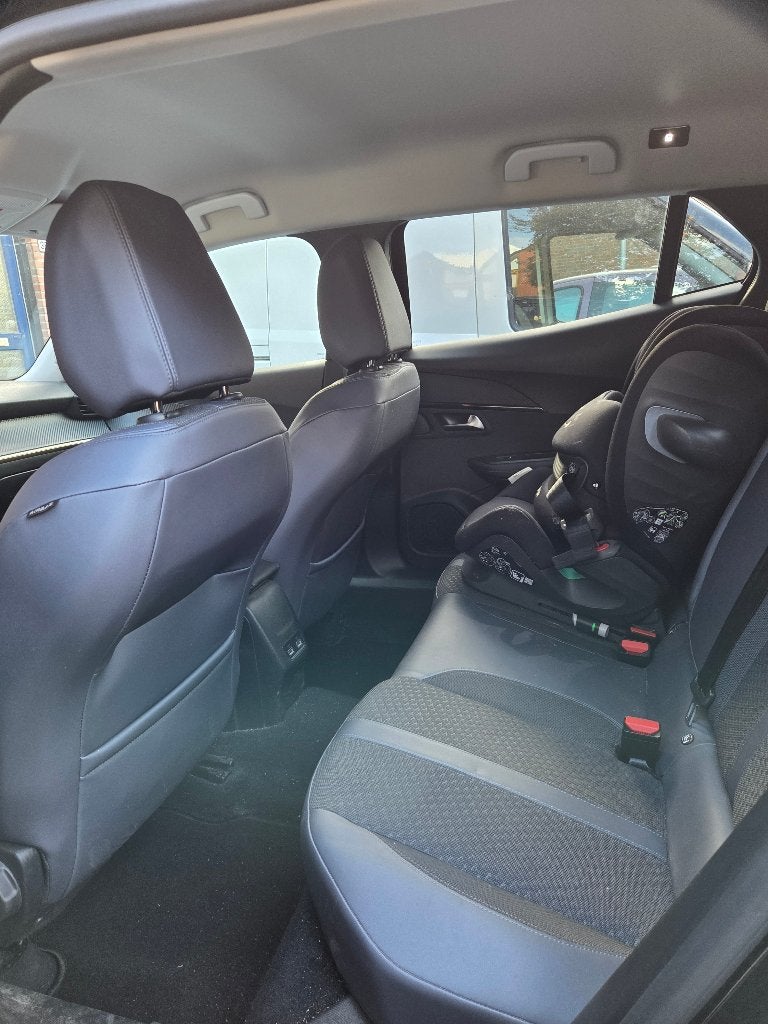 Foto 18 van Peugeot 2008 (Allure) 1.2 Puretech 2020 Zwart