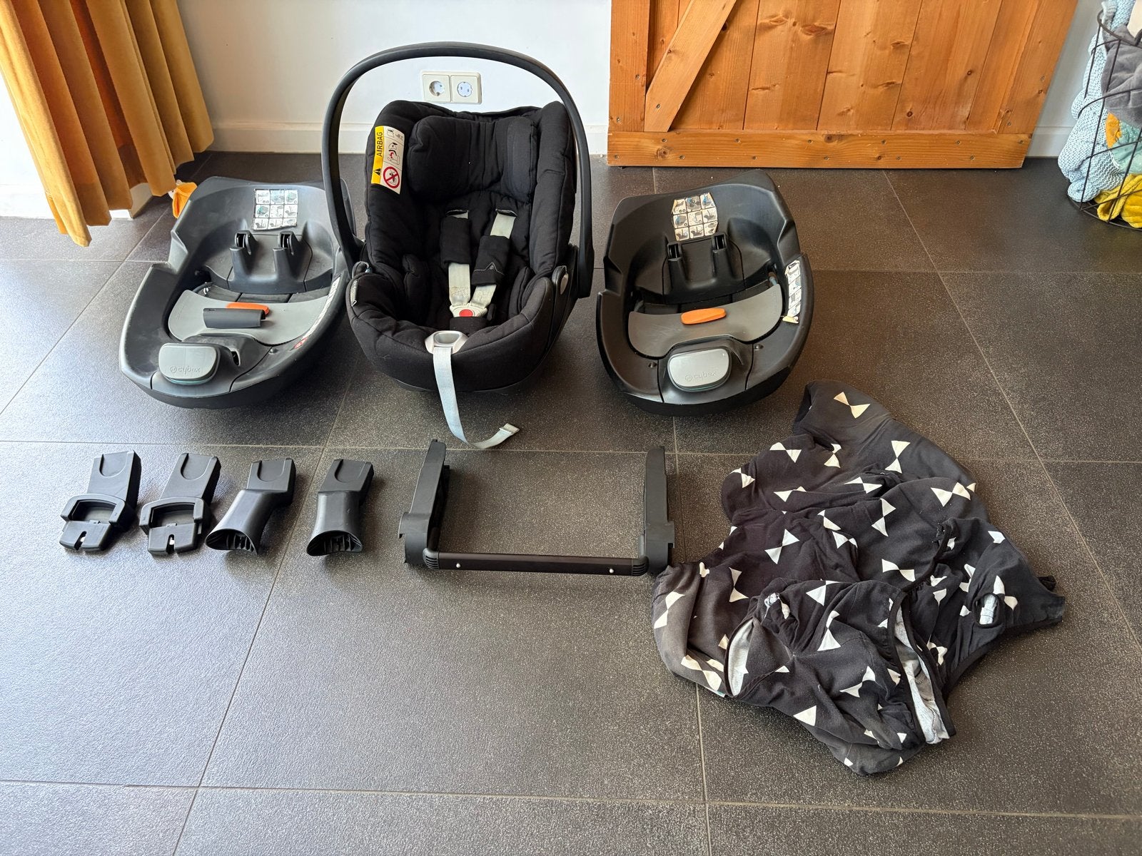 Cybex Cloud Q Plus autostoel met 2x base Q en adapters, Kinderen en Baby's, Autostoeltjes, Gebruikt, Slaapstand, Isofix, 0 t/m 13 kg