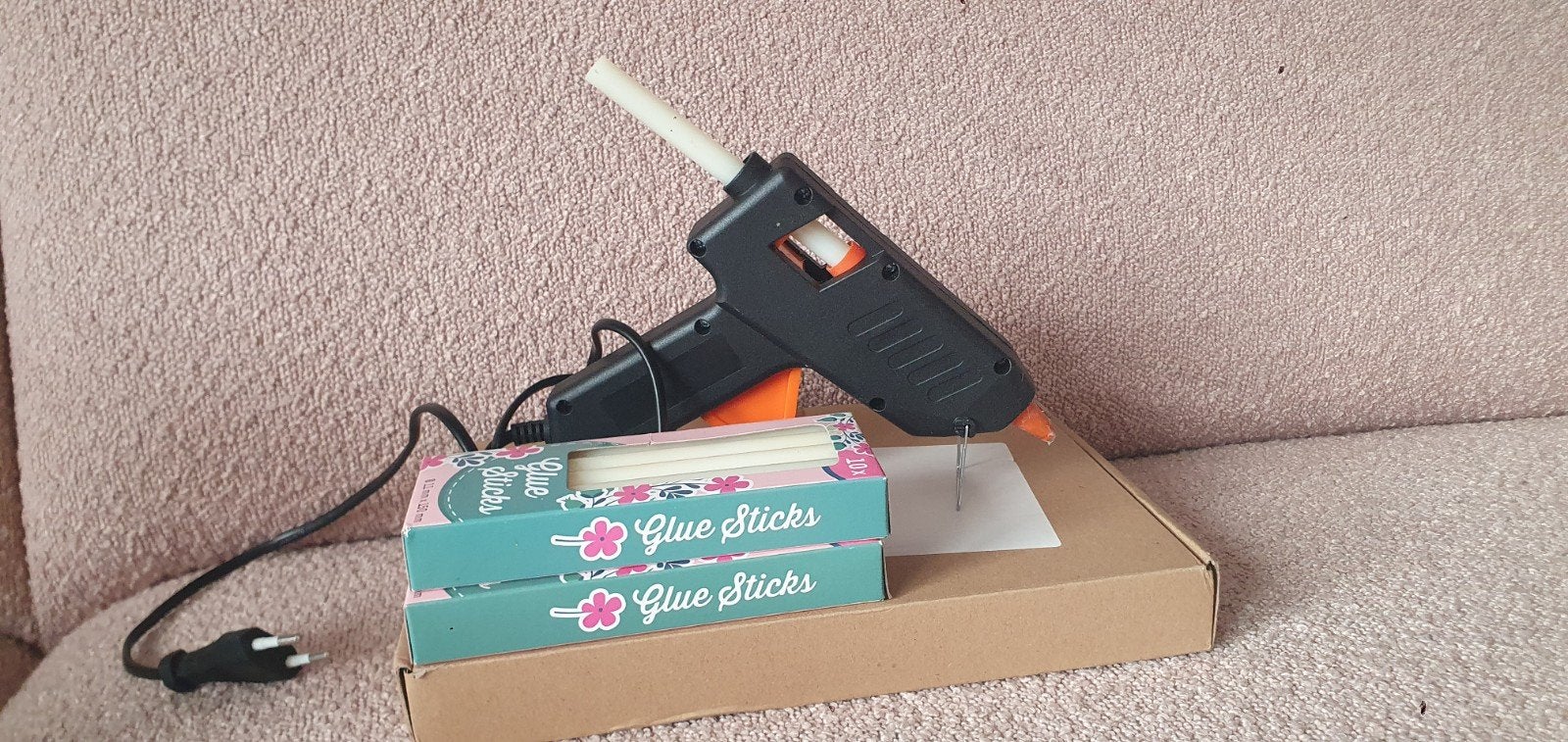 Lijmpistool met lijmsticks, Zwart, Gereedschap of Toebehoren, Ophalen of Verzenden, Zo goed als nieuw