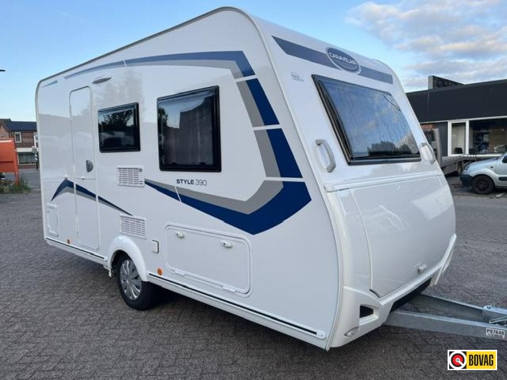 Caravelair Alba Style 390 Airco, Luifel en Mover, Caravans en Kamperen, Caravans, Bedrijf, Treinzit, 4 tot 5 meter, Caravelair