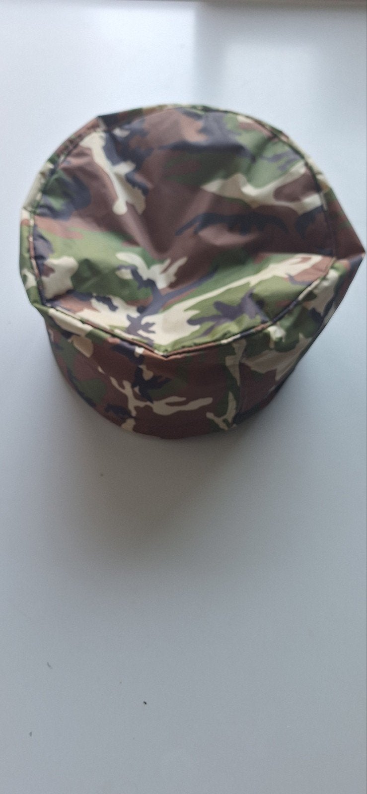 Leuke kinderpoef / zitzak in legerstof - 55 cm diameter, Ophalen, Gebruikt, Groen, Overige typen
