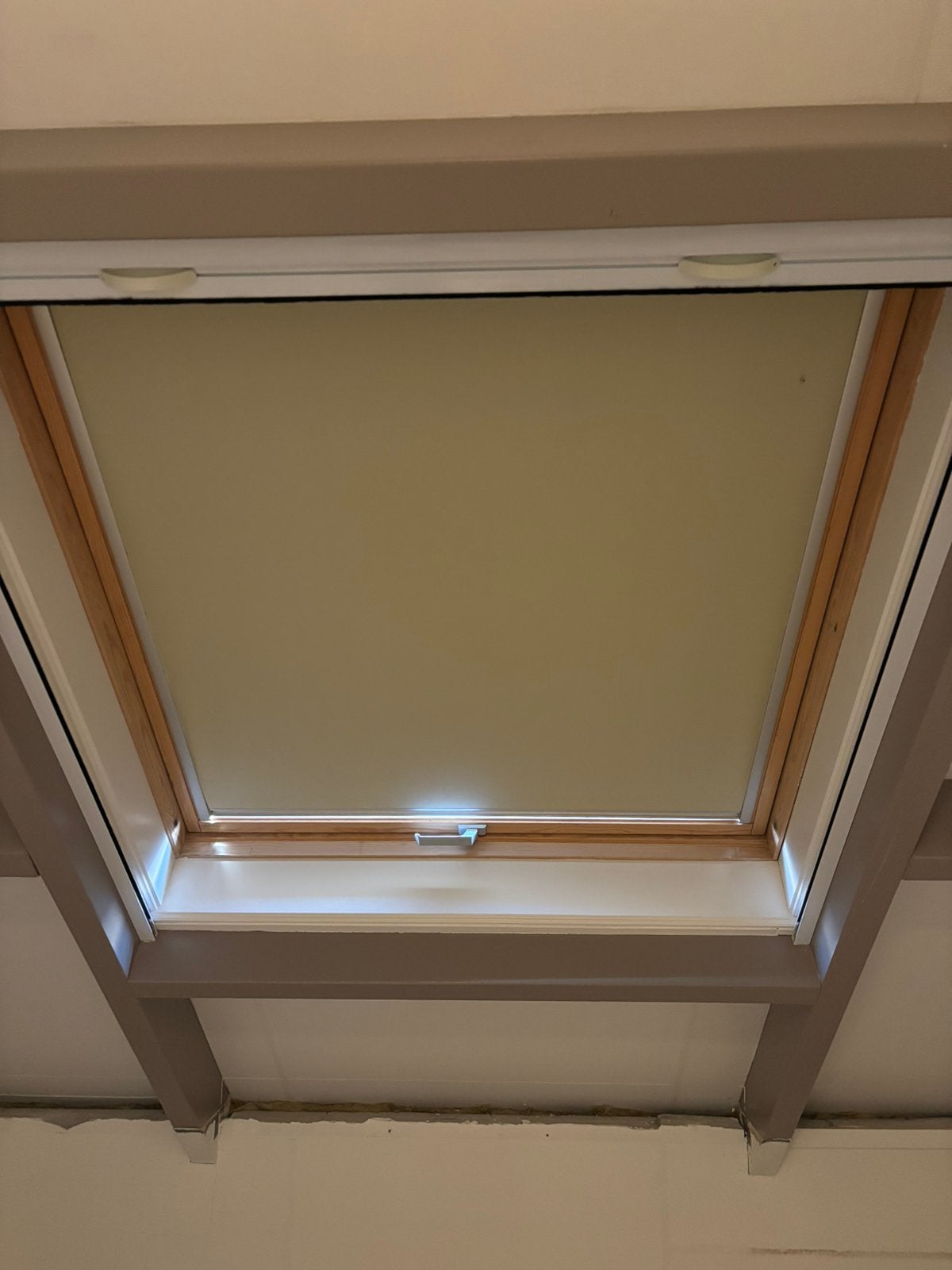Velux verduisterend rolgordijn, Ophalen, 80 tot 120 cm, Zo goed als nieuw, 120 tot 160 cm