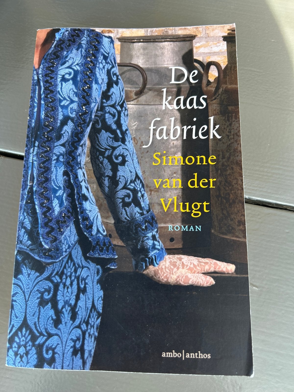 De Kaasfabriek - Simone van der Vlugt (Roman), Ophalen of Verzenden, Zo goed als nieuw, Nederland