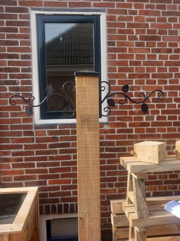 Bloembak met paal en sierateunen voor hangers., Tuin en Terras, Ophalen, Minder dan 30 cm, Rond, Nieuw