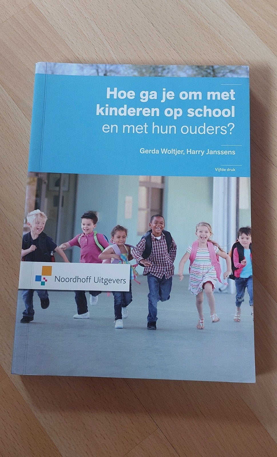 Hoe ga je om met kinderen op school en met hun ouders?, Boeken, Gerda Woltjer; Harry Janssens, Zo goed als nieuw, Alpha, HBO