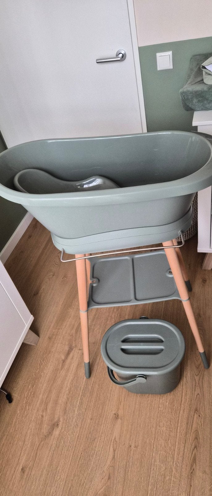 Bébé-jou badje met standaard en luieremmer, Ophalen, Gebruikt, Badje, Bébé-jou