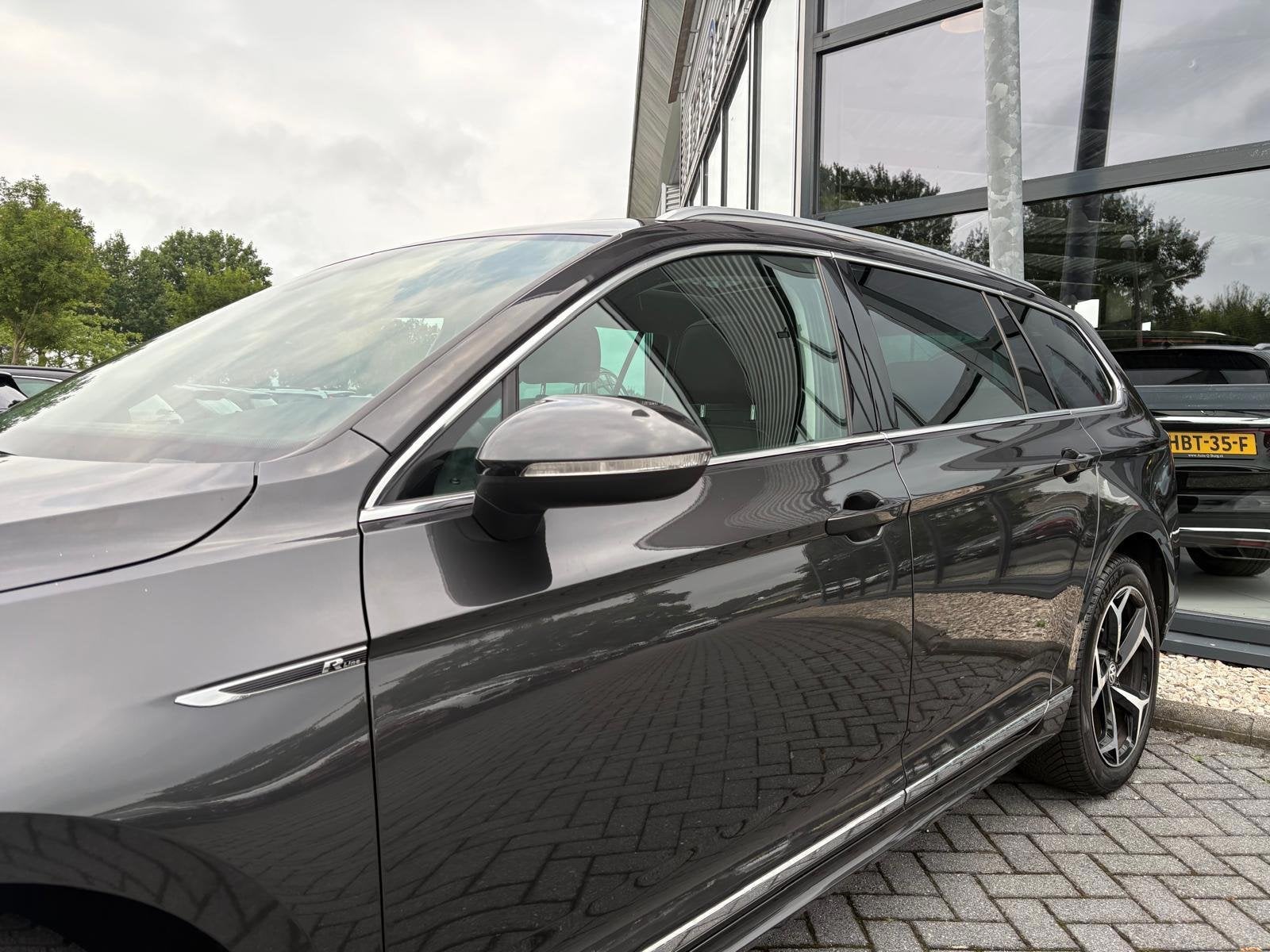 Volkswagen Passat Variant 2.0 TSI R-Line Business + | Trekha, Gebruikt, 4 cilinders, Leder en Stof, Grijs