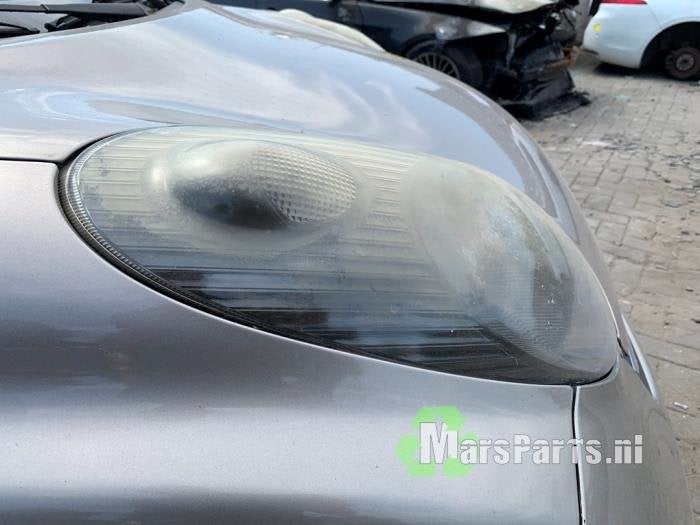 Koplamp rechts van een Nissan Micra CC