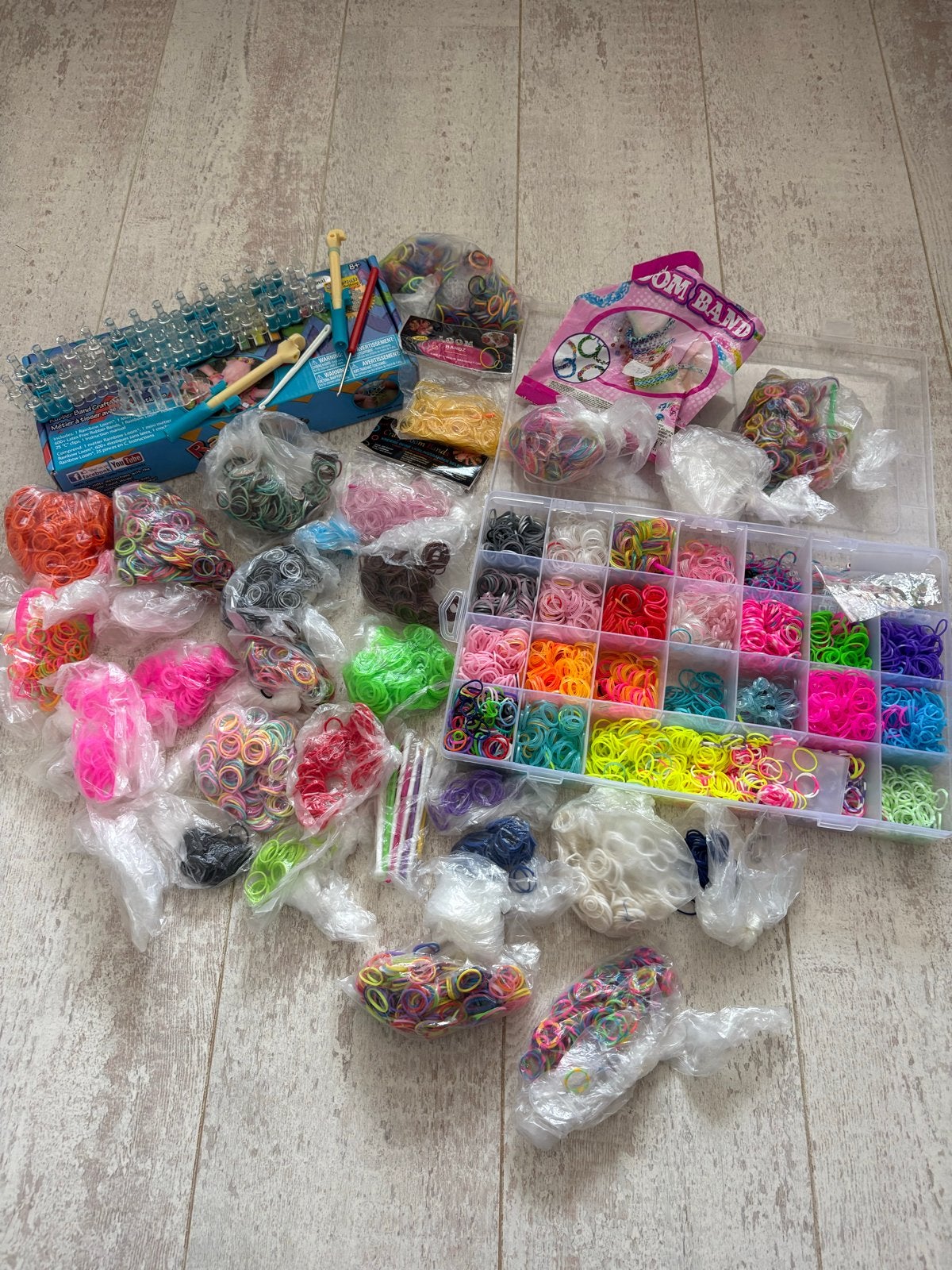 Grote set Loom Bands met weefgetouw en opbergdoos, Gebruikt, Overige thema's, Meerkleurig, Ophalen of Verzenden