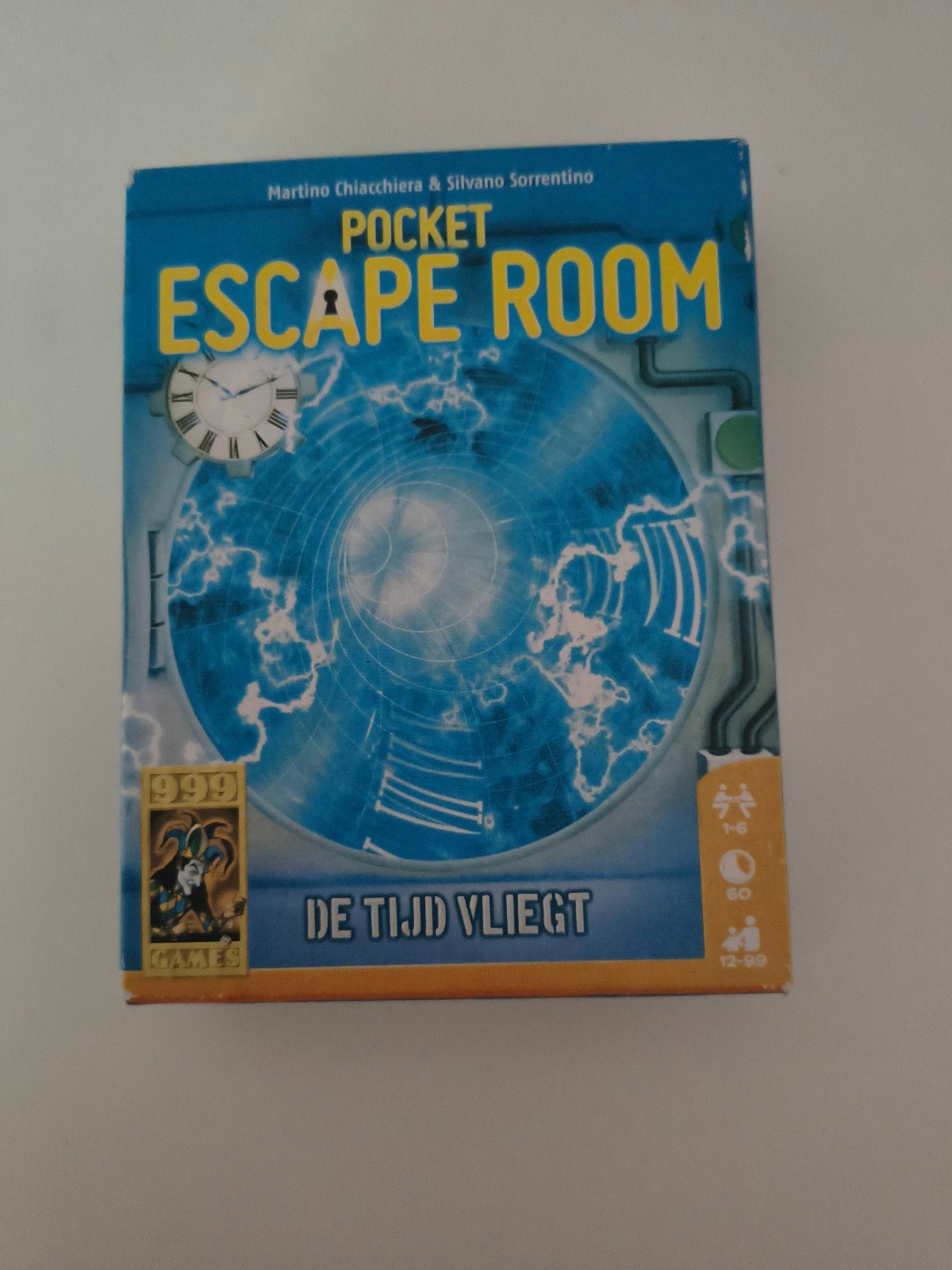 Pocket Escape Room: De Tijd Vliegt, Een of twee spelers, Ophalen of Verzenden, Zo goed als nieuw, 999 Games