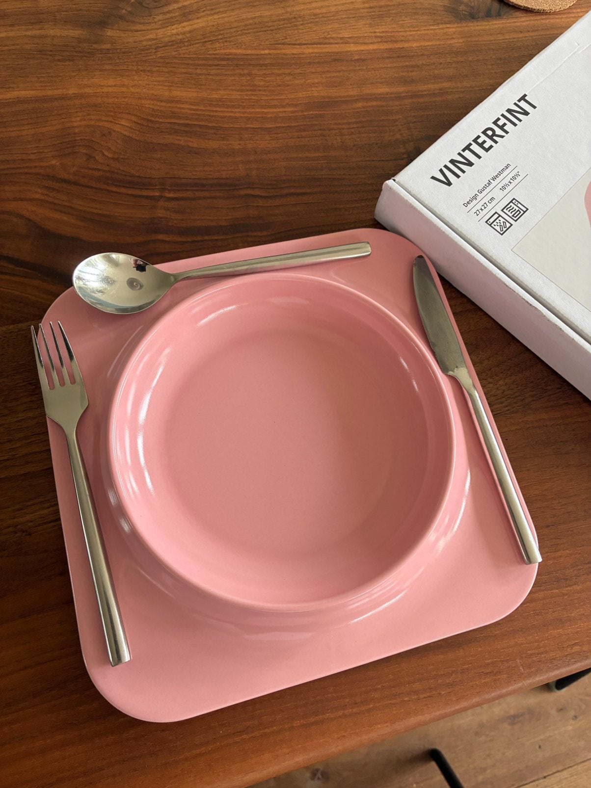 2x Roze porseleinen Vinterfint borden van Ikea, Huis en Inrichting, Ophalen of Verzenden, Zo goed als nieuw, Bord(en), Overige stijlen