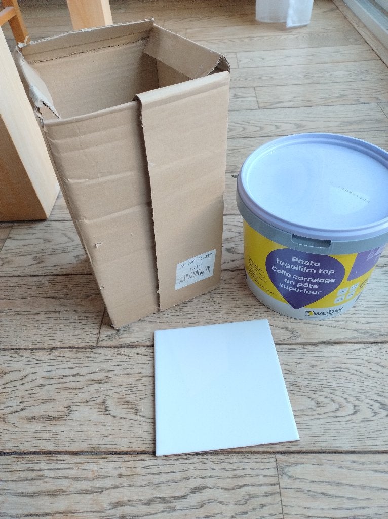 15x15 witte tegels 30 stuks + tegellijm, Ophalen, Minder dan 20 cm, Minder dan 5 m², Wandtegels