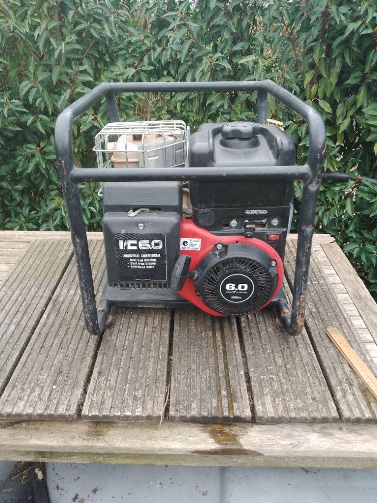 Briggs & Stratton waterpomp, Tuin en Terras, Ophalen, Gebruikt, Handmatig, Besproeiingspomp