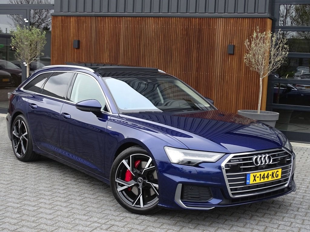 Audi A6 Avant 55 TFSIe 367PK Quattro / S6 Edit / Pano / Matr, Automaat, Gebruikt, 4 cilinders, Blauw
