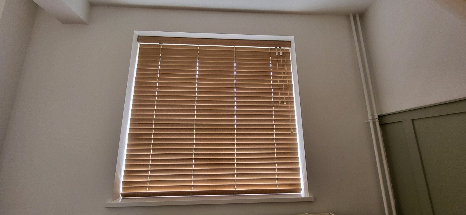 Houten jaloezieën - 146cm breed, 140cm hoog, Huis en Inrichting, Ophalen, Jaloezie, Gebruikt, Bruin
