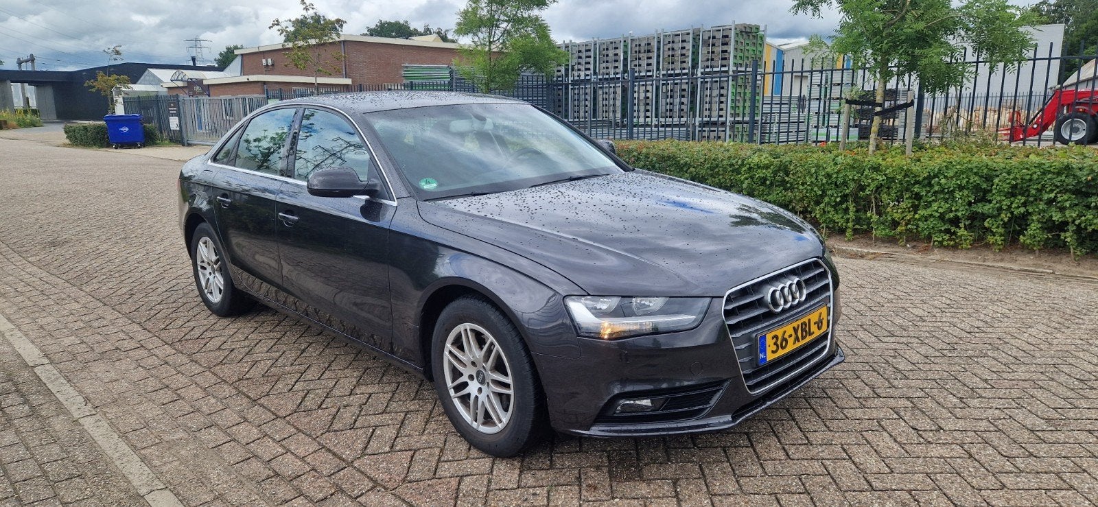Audi A4 1.8TFSI 125KW 2012 Grijs airco cruise lmv netjes, Voorwielaandrijving, Euro 5, Stof, Zwart